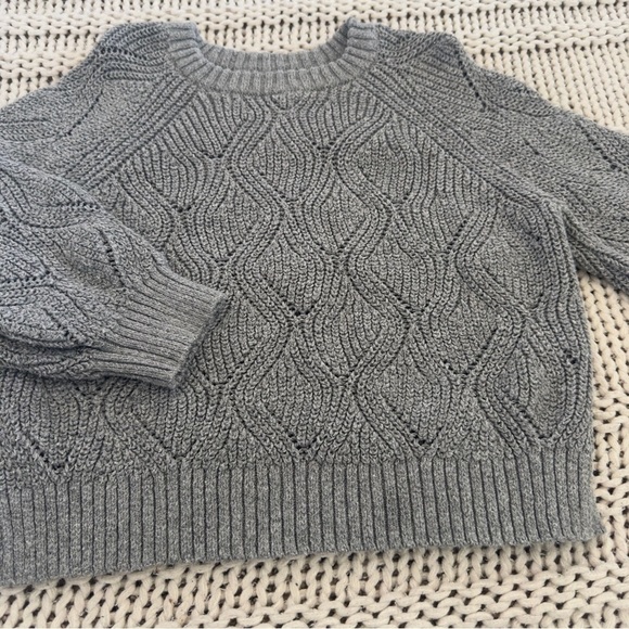 Old Navy Girl's Long Sleeve Pullover Gray Sweater Size Small - Picture 2 of 4
